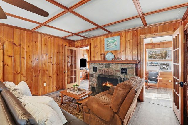 11637 Algonquin Drive, Hamburg Twp, MI 48169