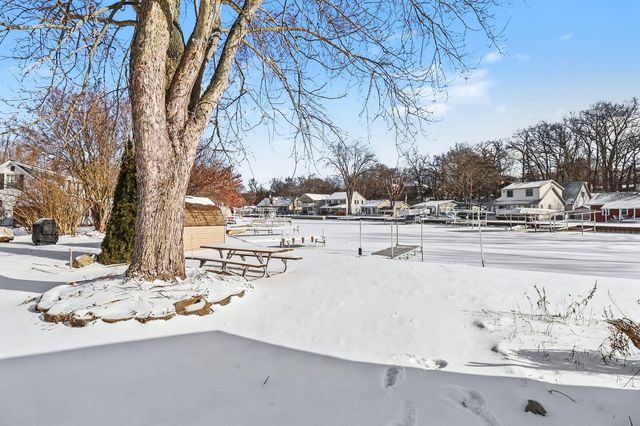 11637 Algonquin Drive, Hamburg Twp, MI 48169