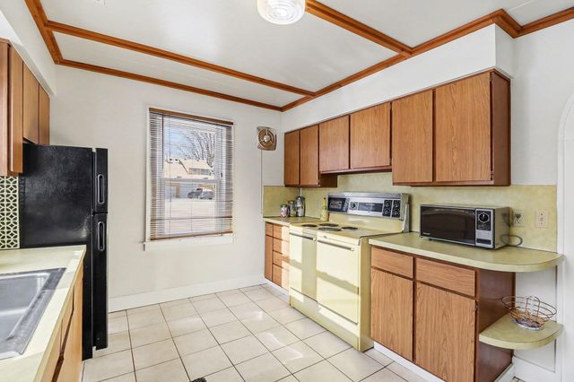 11637 Algonquin Drive, Hamburg Twp, MI 48169