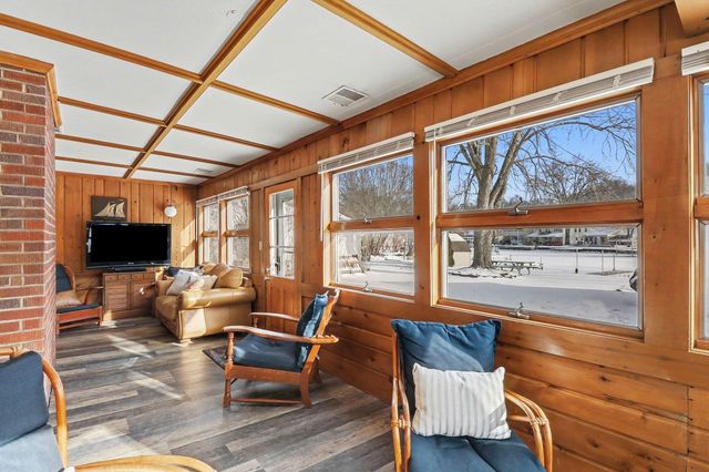 11637 Algonquin Drive, Hamburg Twp, MI 48169