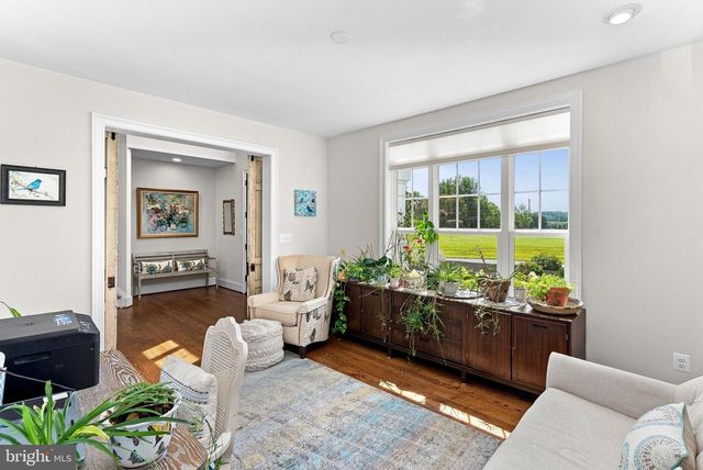 16573 CLARKES GAP RD, Paeonian Springs, VA 20129