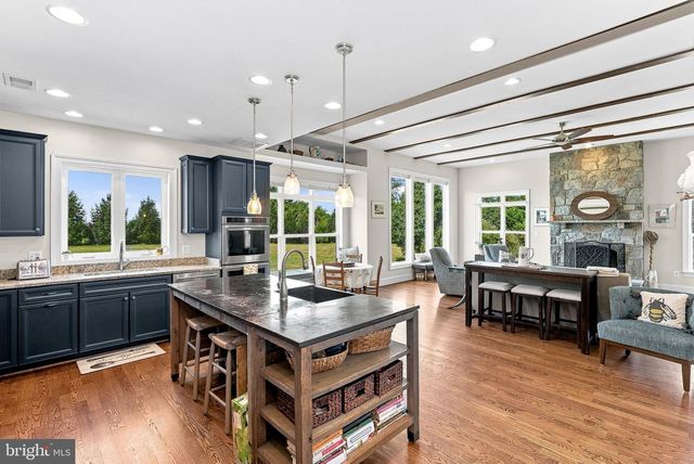 16573 CLARKES GAP RD, Paeonian Springs, VA 20129