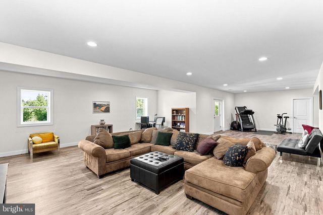16573 CLARKES GAP RD, Paeonian Springs, VA 20129