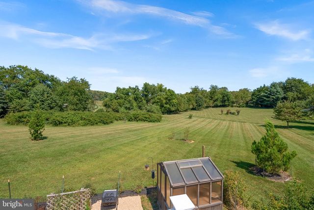 16573 CLARKES GAP RD, Paeonian Springs, VA 20129