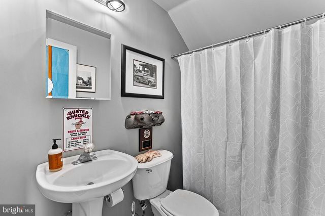 16573 CLARKES GAP RD, Paeonian Springs, VA 20129