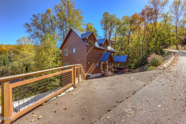 523 Hideaway Ridge Circle, Sevierville, TN 37862