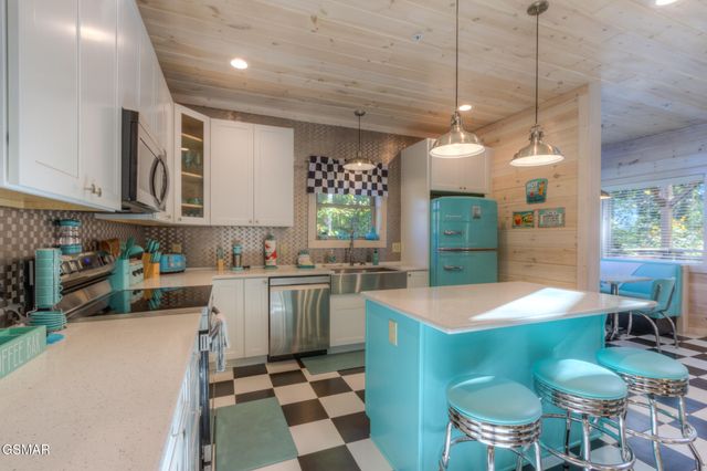 523 Hideaway Ridge Circle, Sevierville, TN 37862