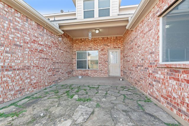 301 Quail Run Road, Red Oak, TX 75154