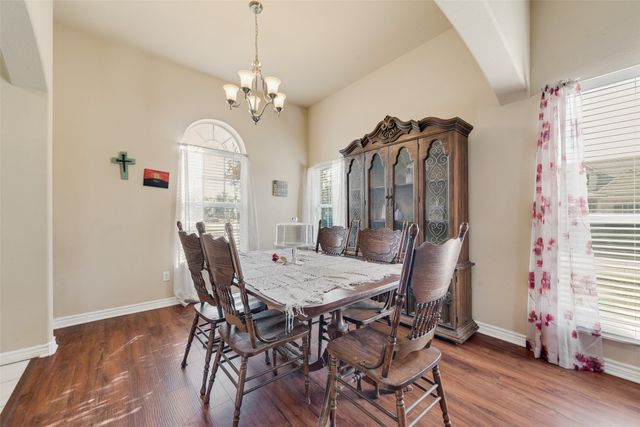 301 Quail Run Road, Red Oak, TX 75154