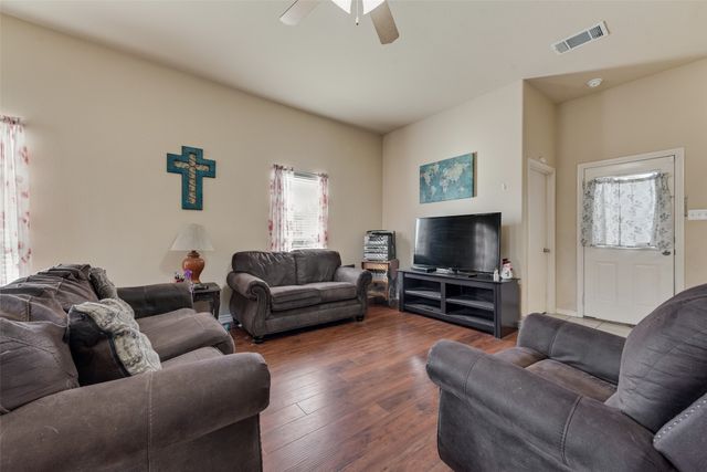 301 Quail Run Road, Red Oak, TX 75154