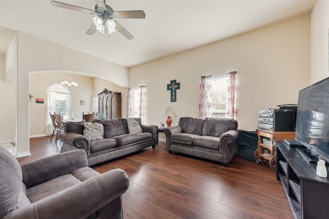 301 Quail Run Road, Red Oak, TX 75154