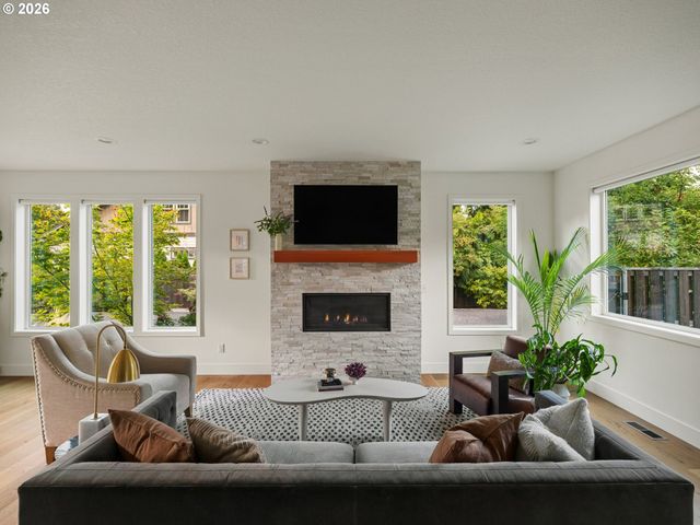 15986 PARKER Rd, Lake Oswego, OR 97035