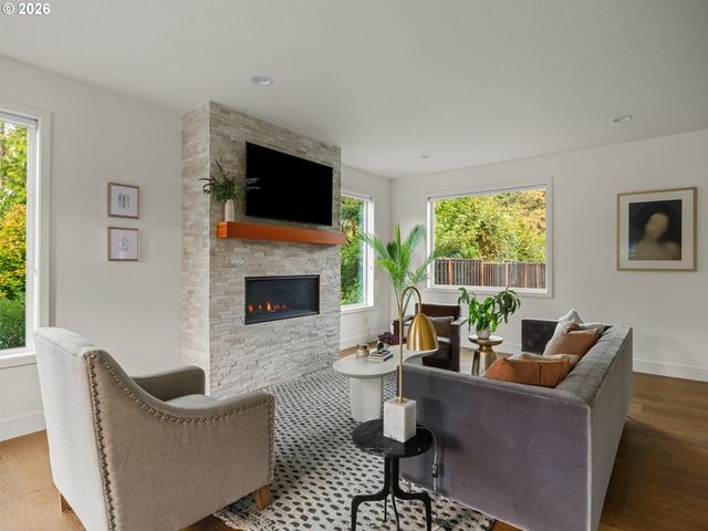 15986 PARKER Rd, Lake Oswego, OR 97035
