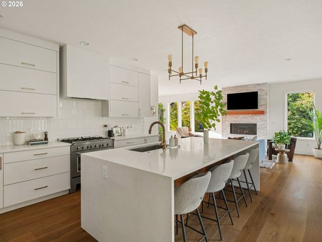 15986 PARKER Rd, Lake Oswego, OR 97035