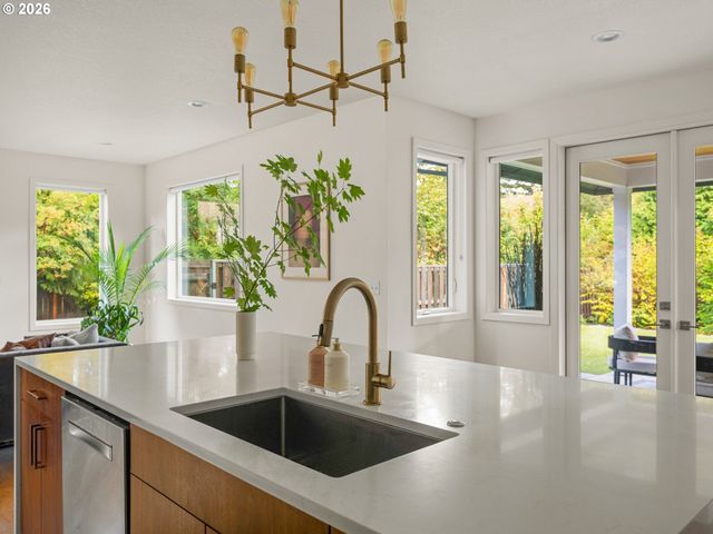 15986 PARKER Rd, Lake Oswego, OR 97035