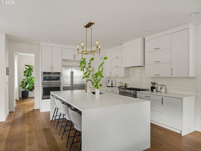15986 PARKER Rd, Lake Oswego, OR 97035