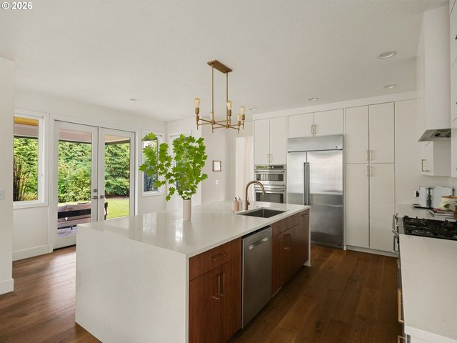 15986 PARKER Rd, Lake Oswego, OR 97035