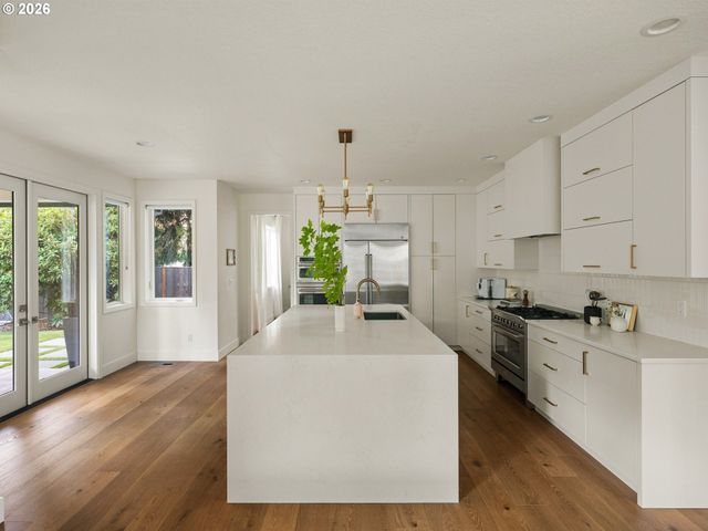 15986 PARKER Rd, Lake Oswego, OR 97035