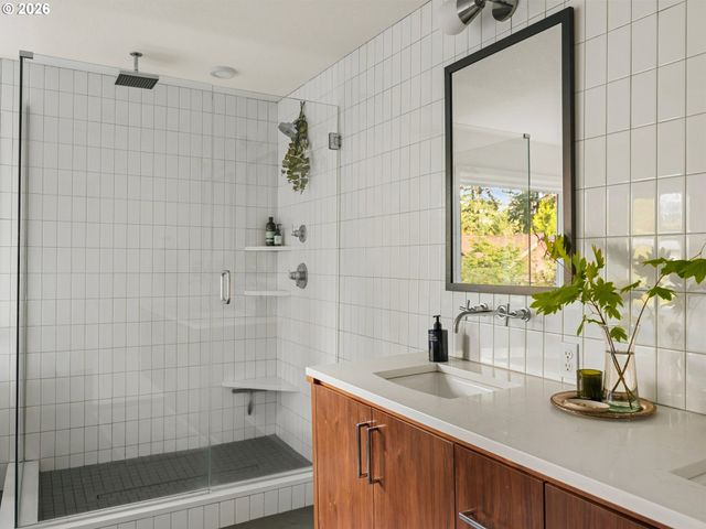 15986 PARKER Rd, Lake Oswego, OR 97035