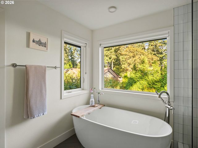 15986 PARKER Rd, Lake Oswego, OR 97035