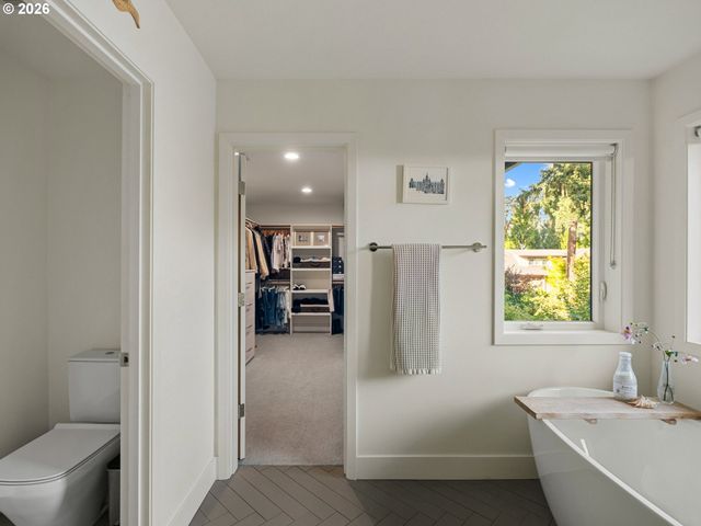 15986 PARKER Rd, Lake Oswego, OR 97035