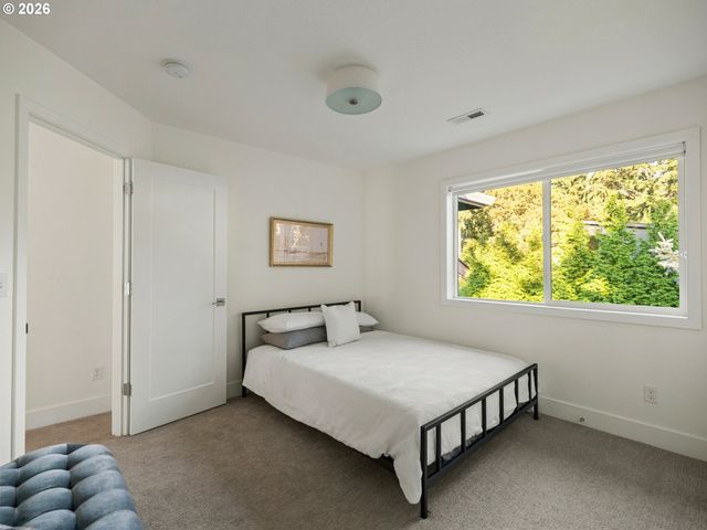 15986 PARKER Rd, Lake Oswego, OR 97035