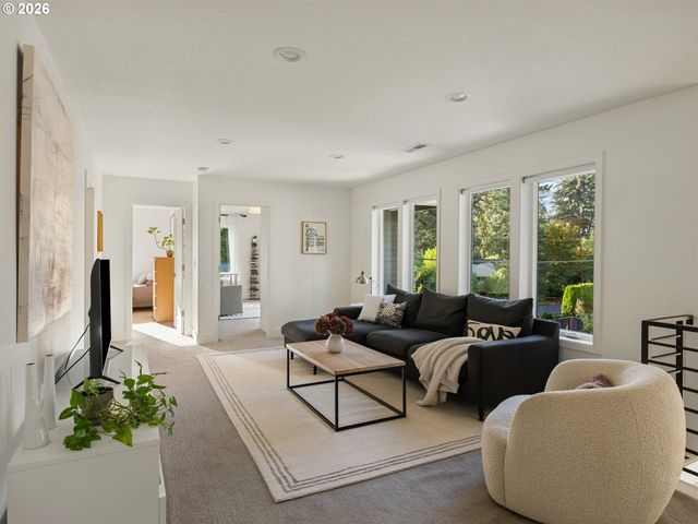 15986 PARKER Rd, Lake Oswego, OR 97035