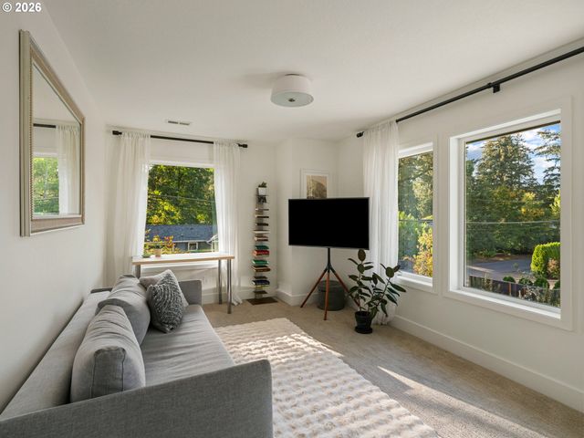 15986 PARKER Rd, Lake Oswego, OR 97035