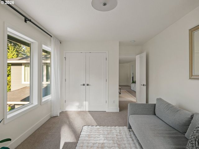 15986 PARKER Rd, Lake Oswego, OR 97035