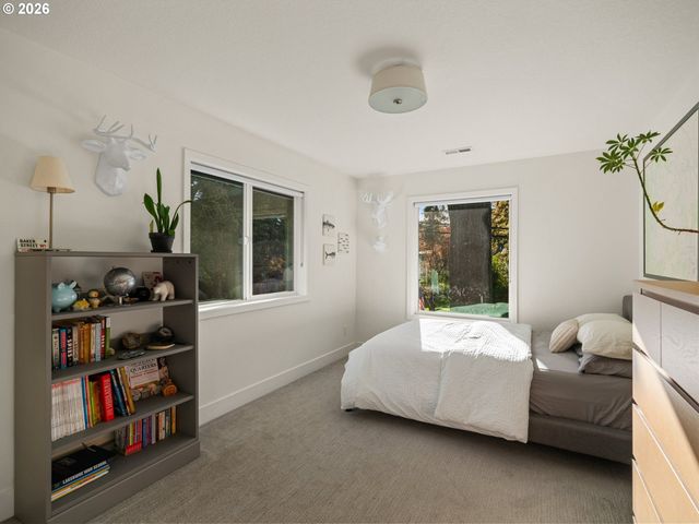 15986 PARKER Rd, Lake Oswego, OR 97035