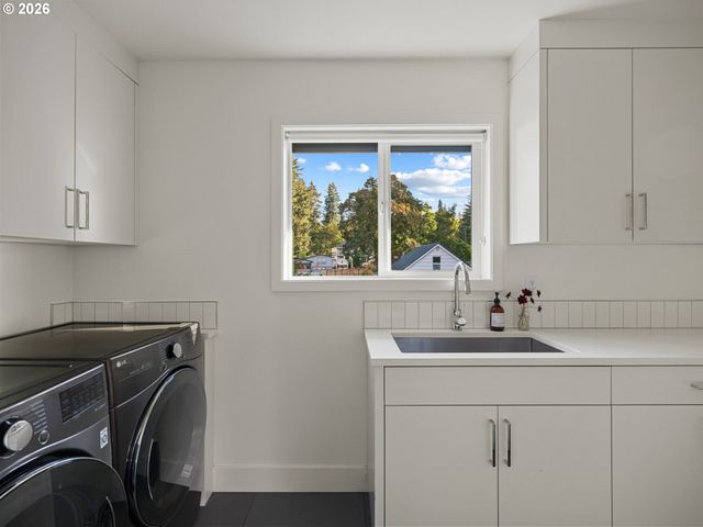 15986 PARKER Rd, Lake Oswego, OR 97035