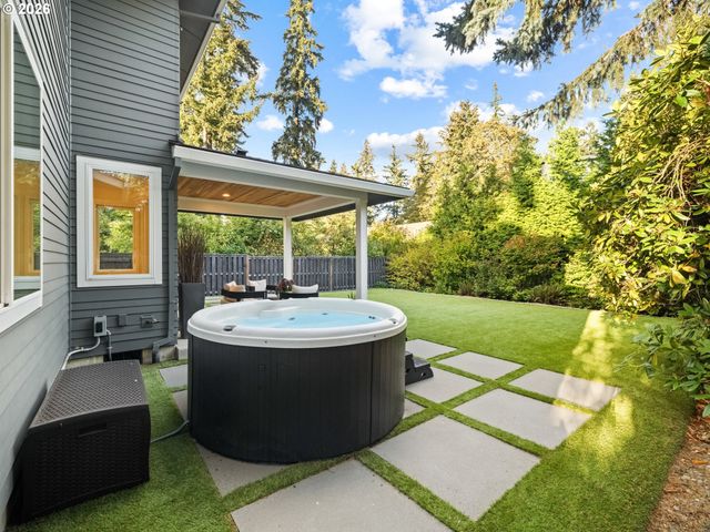 15986 PARKER Rd, Lake Oswego, OR 97035