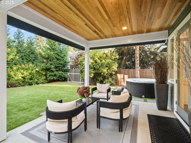 15986 PARKER Rd, Lake Oswego, OR 97035