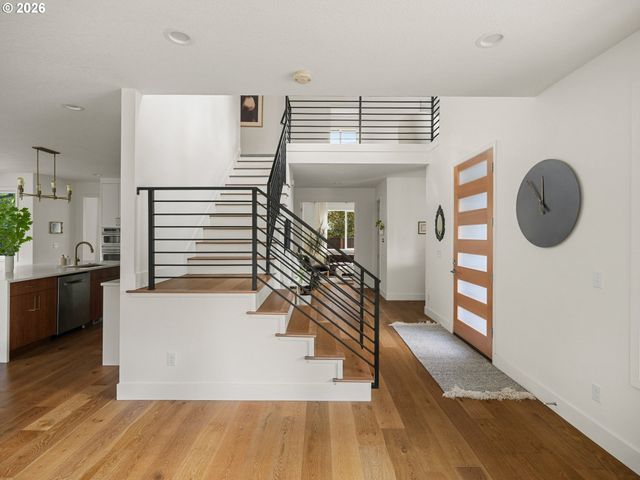 15986 PARKER Rd, Lake Oswego, OR 97035