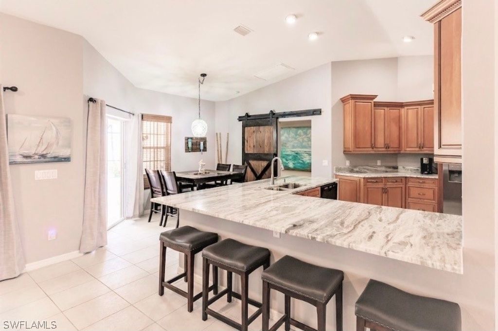 Image 19 of property listing at 3520 SW 1st Place SW 1st PL, Cape Coral, FL 33914
