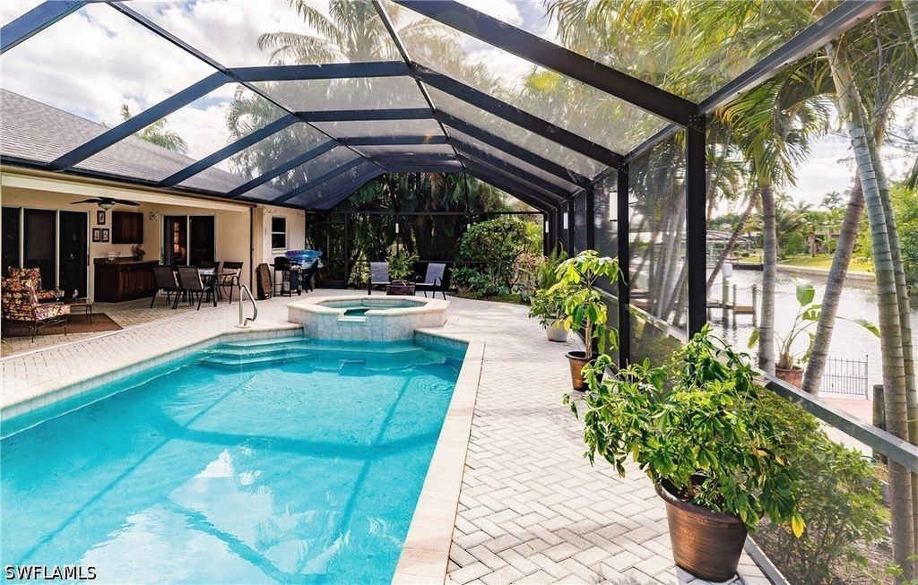 Image 9 of property listing at 3520 SW 1st Place SW 1st PL, Cape Coral, FL 33914