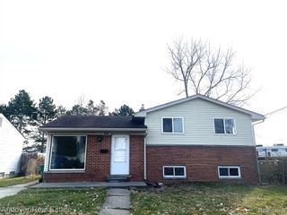 29239 Cambridge Street, Garden City, MI 48135
