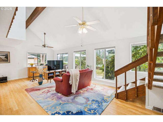 5730 Garden Ln, Olympia, WA 98502