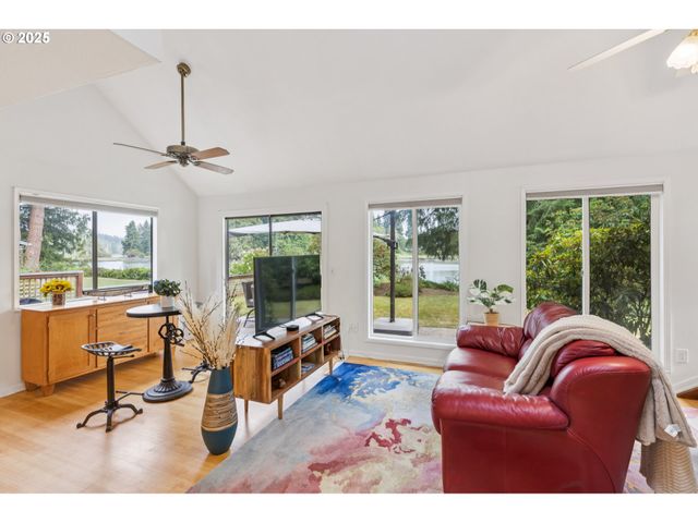 5730 Garden Ln, Olympia, WA 98502