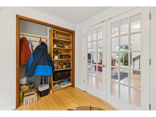 5730 Garden Ln, Olympia, WA 98502