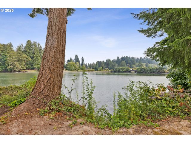 5730 Garden Ln, Olympia, WA 98502