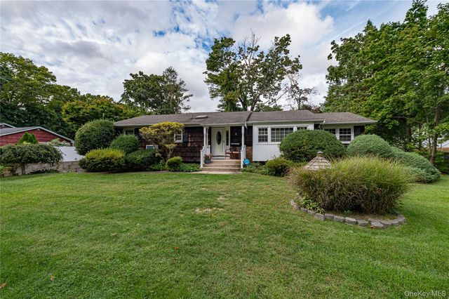 4 Huber Place, Saint James, NY 11780