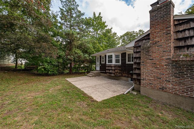 4 Huber Place, Saint James, NY 11780
