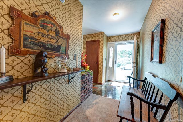 4 Huber Place, Saint James, NY 11780
