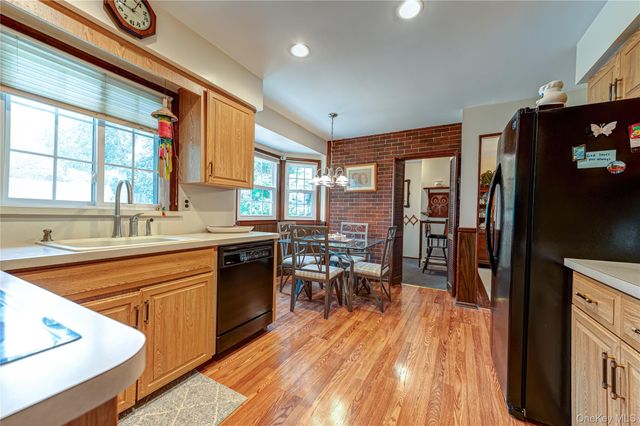 4 Huber Place, Saint James, NY 11780
