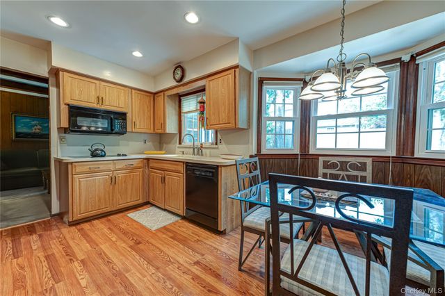 4 Huber Place, Saint James, NY 11780