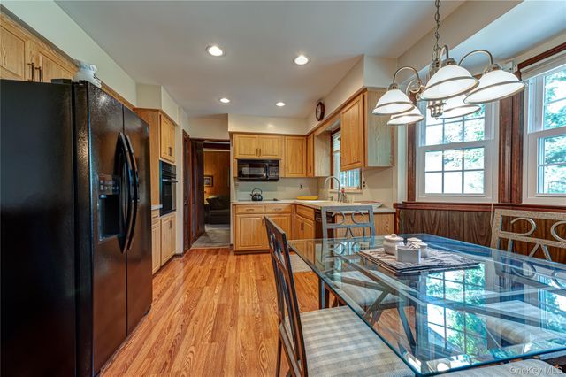 4 Huber Place, Saint James, NY 11780