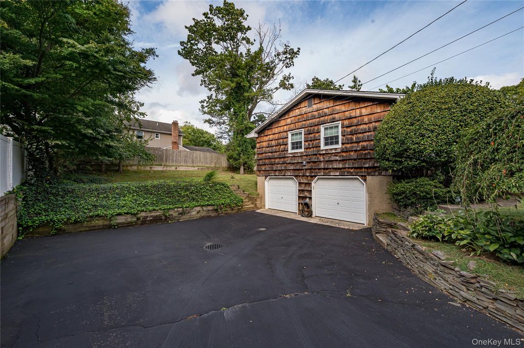 4 Huber Place, Saint James, NY 11780 — photo 4