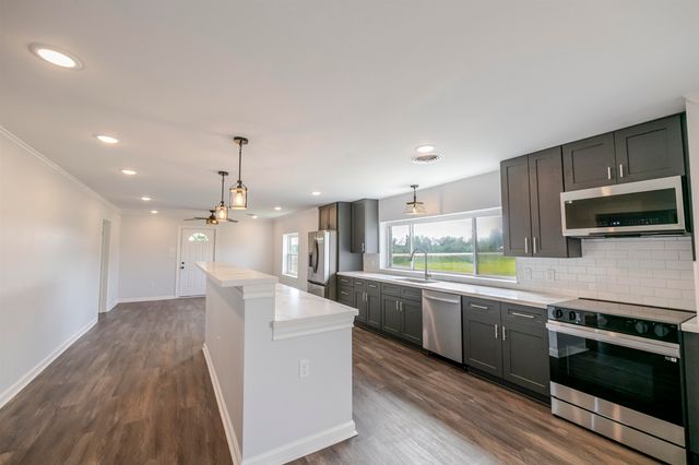 2504 Hwy 182, Raceland, LA 70394