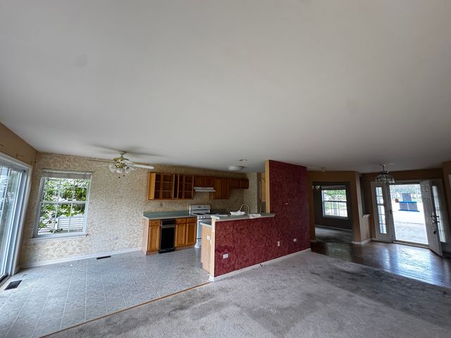 444 Badger Lane, Oswego, IL 60543